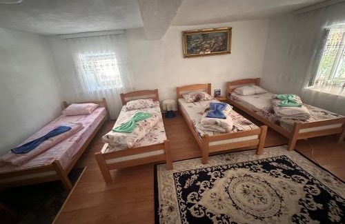Vusanje House | Guest House GURI