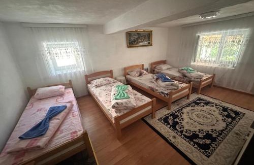 Vusanje House | Guest House GURI