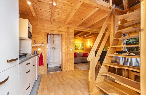 Lindwedel House | Guest House 'Hütte Im Heidekreis' with Shared Terrace and Wi-Fi