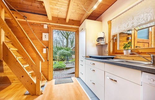 Lindwedel House | Guest House 'Hütte Im Heidekreis' with Shared Terrace and Wi-Fi
