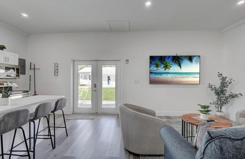 Bonita Springs Apartment | Guest House In a Downtown Bonita Springs Compound