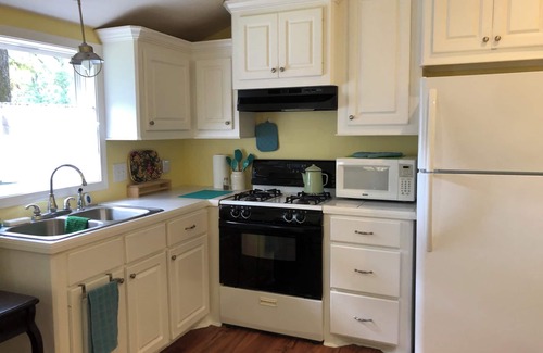 Flora Apartment | Guest House In Country With Plenty Of Privacy For A Weekend- Get Away.