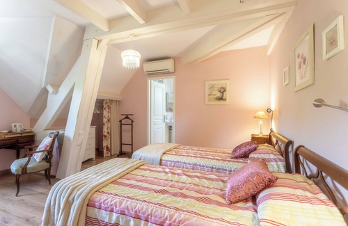 Habas House | Guest House 'Jardin' with Shared Pool, Wi-Fi and Air Conditioning