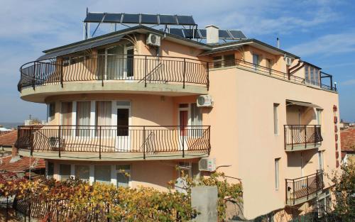 Obzor House | Guest house Marina