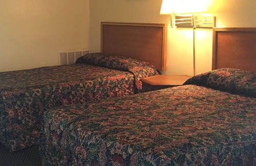 Chanute Hotel | Guest House Motel