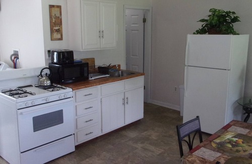 Centerville House | Guest House on Beautiful Cane Creek - State Parks and Tennessee River Nearby