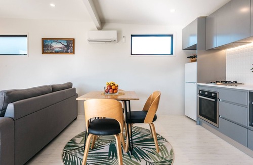 Waiheke Island House | Guest House on Queens