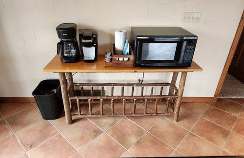 Amherst Cottage | Guest house on secluded 120 acre property minutes from Chain 0' Lakes