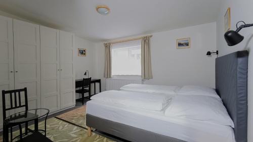 Statenice House | Guest House Prague Airport
