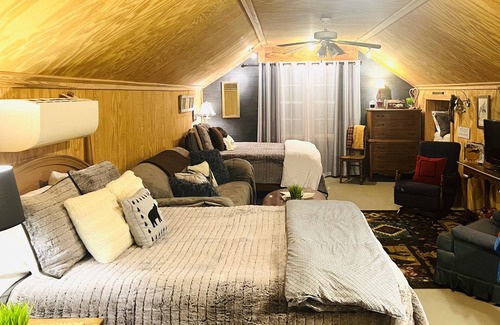 Davis House | Guest House private access, 2 level bedroom, den, kitchen to hang out and relax