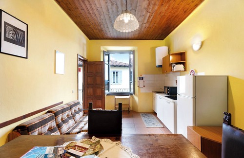 Ameno House | Guest House "Quadrifoglio" in Lago d'Orta with Balcony, Shared Garden & Wi-Fi