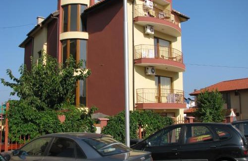 Ravda House | Guest House Radiana