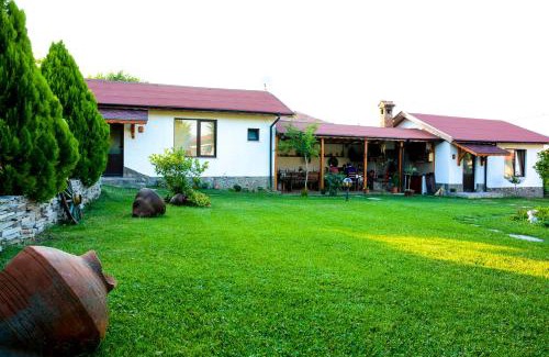 Mezek House | Guest House Raiski Kаt