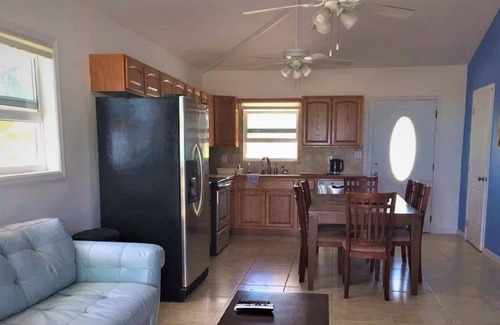 Kemps Bay House | Guest House Rental Paradise Beach : 2 Bedroom guest house on a private beach