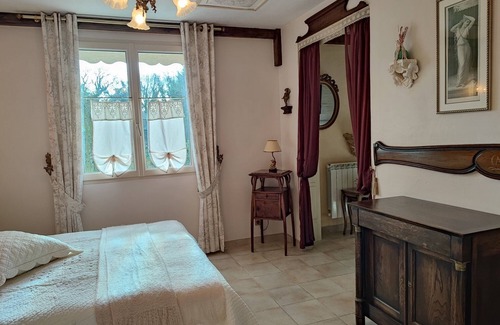 Pont-Melvez Bed & Breakfast | Guest House 'Suite Supérieur' with Private Terrace, Shared Garden and Wi-Fi