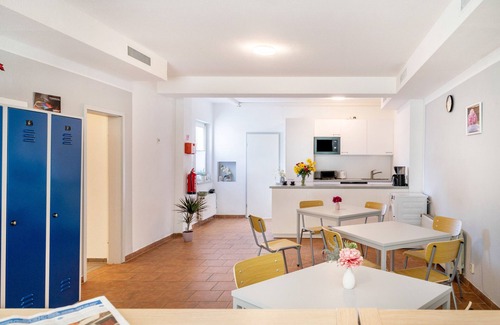 Malchin Apartment | Guest House 'Unterkunft Für 4 Personen' with Wi-Fi