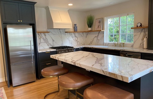 Woodland Hills House | Guest house w/private entry - 2 Bed/1 Bath - Large pool - Ample street parking