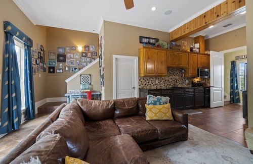 Stone Oak House | Guest House w/Resort Style Backyard, 2 pools & Hot tub