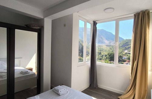 Sutomore House | Guest House West Gate
