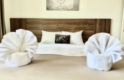 Sutomore House | Guest House West Gate