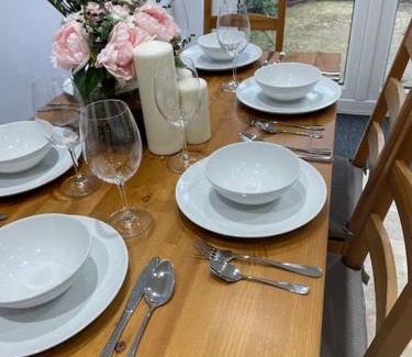 Netley Apartment | Guest House with garden and 2x parking space