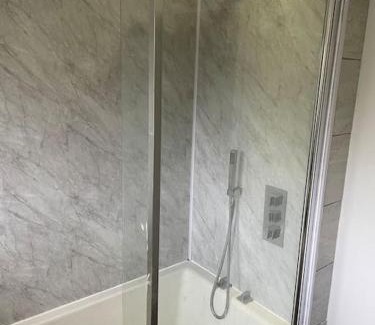 Netley Apartment | Guest House with garden and 2x parking space