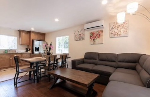 Santa Ana House | Guest House with its own entrance. Has WiFi and Close to Disneyland