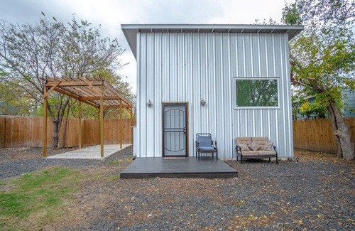 Near East Side Apartment | Guest House with Loft Near Downtown