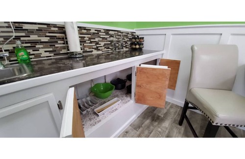 Pleasure Ridge Park House | Guest house with MAIDELIN