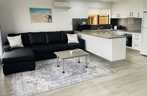 Gerringong Apartment | Guest House with Magnificent Ocean Views