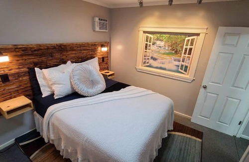 Pleasure Ridge Park Apartment | Guest house with MAIDELIN