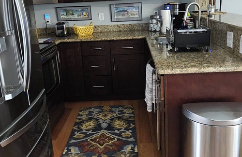 Lake Goodwin House | Guest House with private hot tub, sauna, lake front access, EV Charger