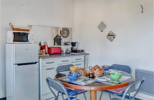 Noyant-Villages House | Guest house with swimming pool