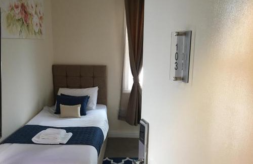 Trafford House | Guest houses in Sale, United Kingdom