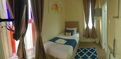 Trafford House | Guest houses in Sale, United Kingdom