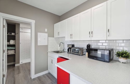 Central Alberta House | Guest Lakehouse in Val Quentin with partial lake view