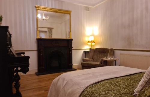 Naas House | Guest Lodge