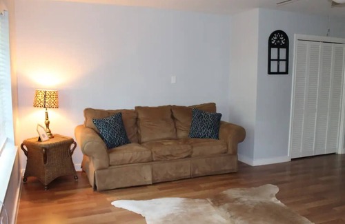DeSoto House | Guest Quarters- Country in the City