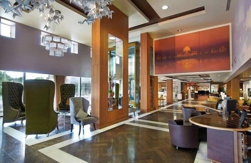 Syon Apartment | Guest Queen Room Near Syon Park LON