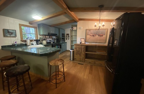 Plantersville Cabin | GUEST RANCH CABIN /POOL/FISHING LAKE