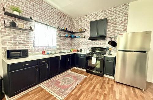 Dinuba House | GUEST RANCH HOUSE w POOL access near NATL PARKS