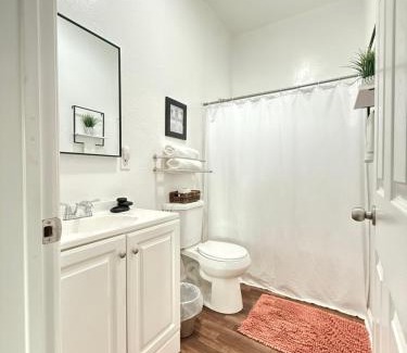 Dinuba House | GUEST RANCH HOUSE w POOL access near NATL PARKS