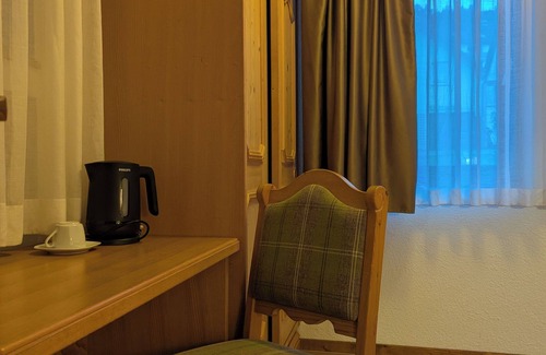 Schoenau an der Brend Villa | Guest room Hirschblick - where the stag greets you and tranquillity lives