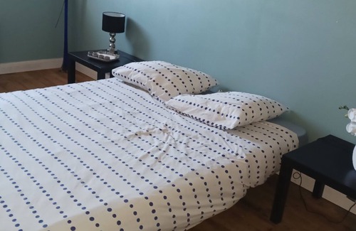 Chef-Boutonne Bed & Breakfast | Guest room for 1 to 2 people