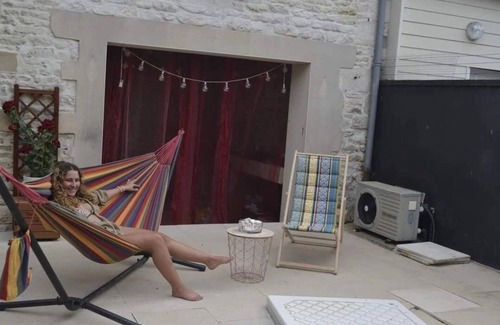 Chef-Boutonne Bed & Breakfast | Guest room for 1 to 2 people