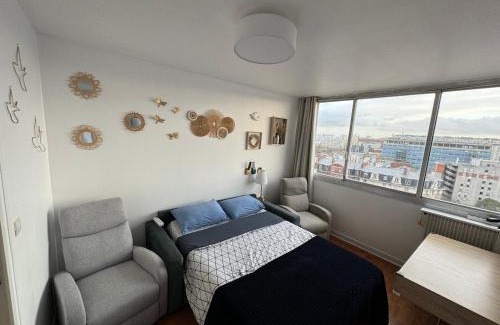 Asiatique House | Guest room in a shared apartment - Metro 7 and Tramway T3a