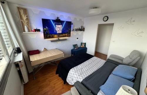 Asiatique House | Guest room in a shared apartment - Metro 7 and Tramway T3a