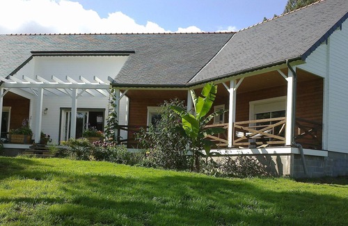 La Gacilly House | Guest room with whirlpool