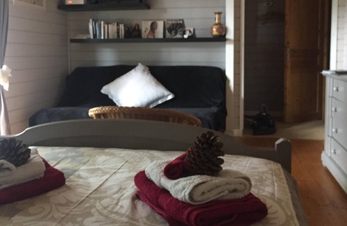 La Gacilly House | Guest room with whirlpool