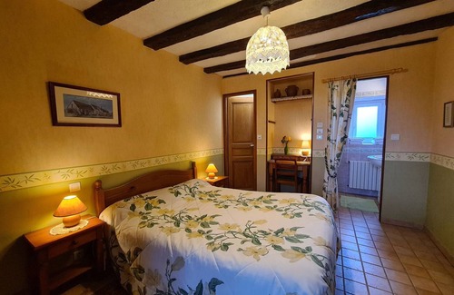 Saulnay Bed & Breakfast | Guest rooms with game room in Berry
